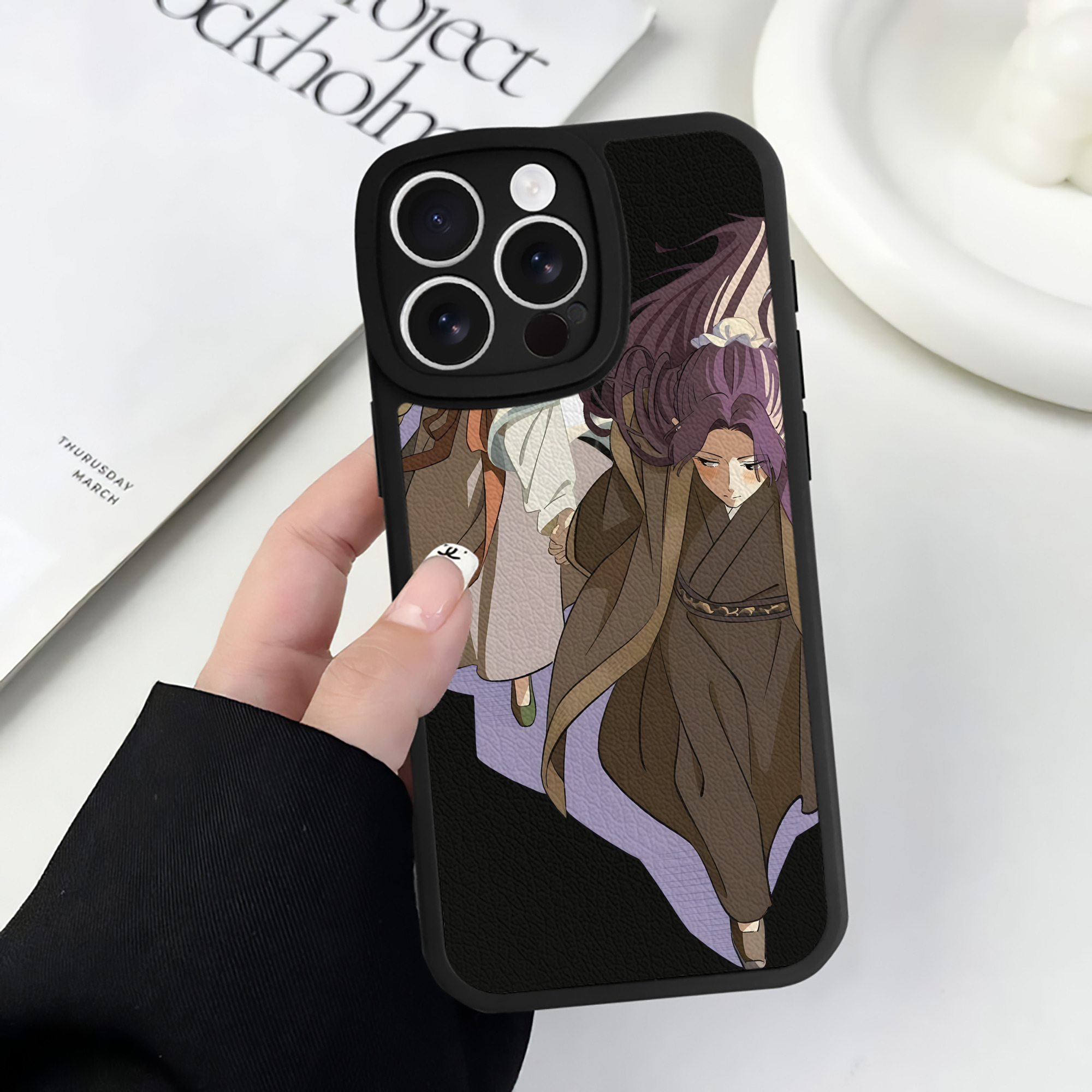 （画像用） 薬屋のひとりごと The Apothecary Diaries 【iPhone 16シリーズ対応】シリコンスマホケース（レザー調） 材質：シリコン